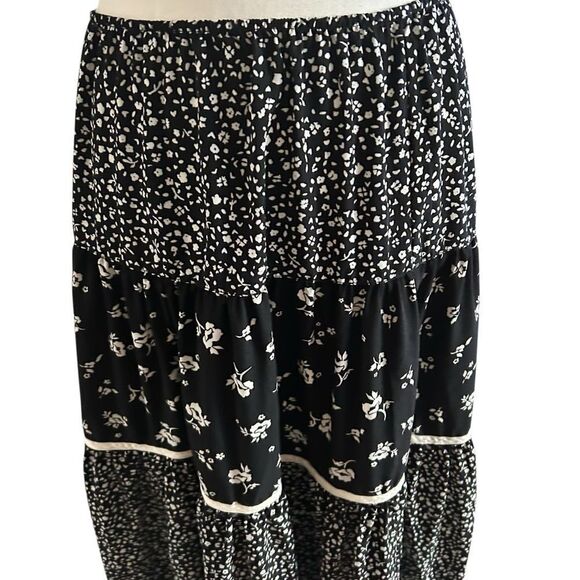 Sweet Baby Jamie Black Floral Skirt Size Medium - Picture 5 of 7